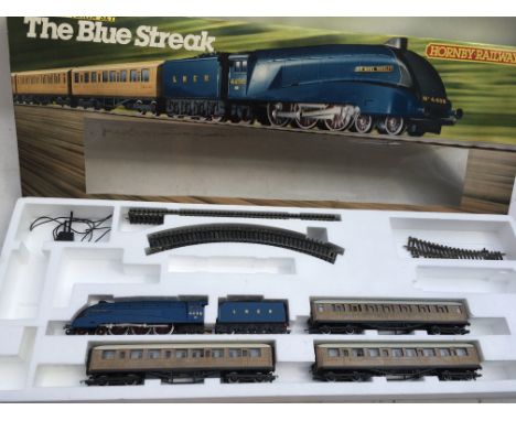Hornby railways, OO scale, electric train set R682 The Blue Streak , incomplete no transformer.
