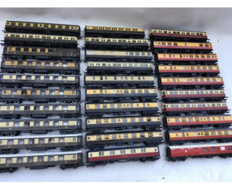 Hornby railways, OO scale, 30x carriages, unboxed