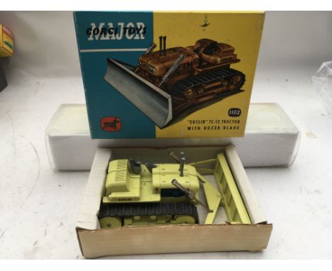 Corgi toys Major, #1102 Euclid TC-12 tractor with dozer blade, boxed