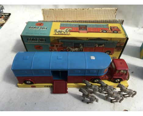 Corgi toys Major, #1130, Circus horse transporter with horses, MIB