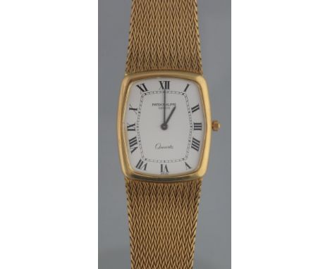 PATEK PHILIPPE 18CT GOLD QUARTZ GENTLEMAN'S RECTANGULAR FACED DRESS WATCH, the white face with Roman numerals with tapering r