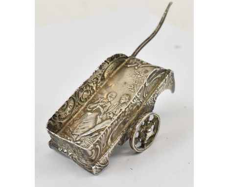 A Victorian hallmarked Dutch import silver flower cart, approx 1.04ozt/32.3g.