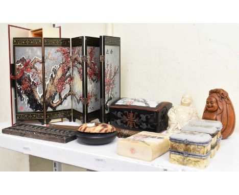 A mixed lot including a boxed miniature lacquered screen, height 24cm, decorative box with porcelain inset lid, a set of thre
