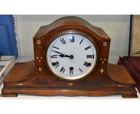An Edwardian mahogany mantel clock with painted Roman numeral dial, with key and winder, height 24cm.