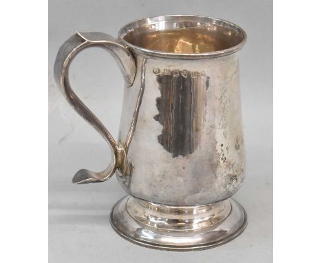 JOHN LANGLANDS II; a George III hallmarked silver mug, Newcastle 1797 or 1821, height 13.5cm, 10.8ozt/336.5g.