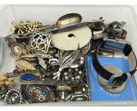 A Tray of costume jewellery brooches which includes silver Celtic brooch and Scottish thistle brooch, Various silver coins & 