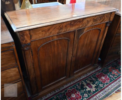 A Victorian mahogany chiffonier with with frieze drawer over the pair of arch-panelled doors, 110 x 40 x 92 cm h