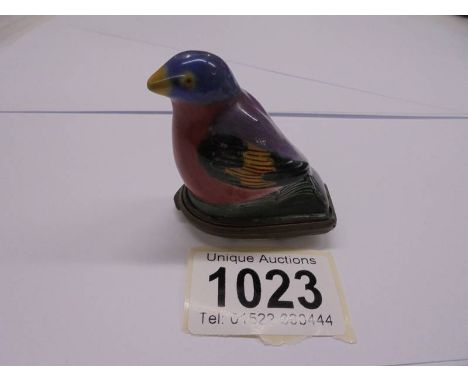 An antique English enamel bonbonniere in the form of a bird, circa 18c, good condition, 5cm high.