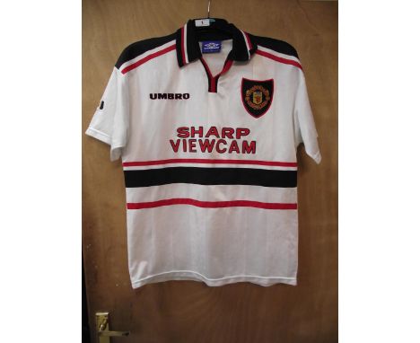 A 1999 Manchester United away shirt, size M 