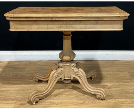 A Victorian walnut card table, 72cm high, 92.5cm wide, 45.5cm deep