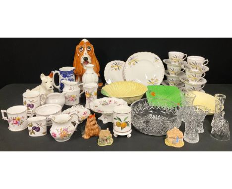 A Colclough tea service for six; a Royal Crown Derby Posies pattern comport, 7cm high overall; other Posies; other ceramics a