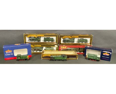 OO Gauge Trains - Bachmann 31-361 Diesel Shunter D2388 BR green livery;  32-112 Diesel Shunter D3336, BR green livery;  Mainl