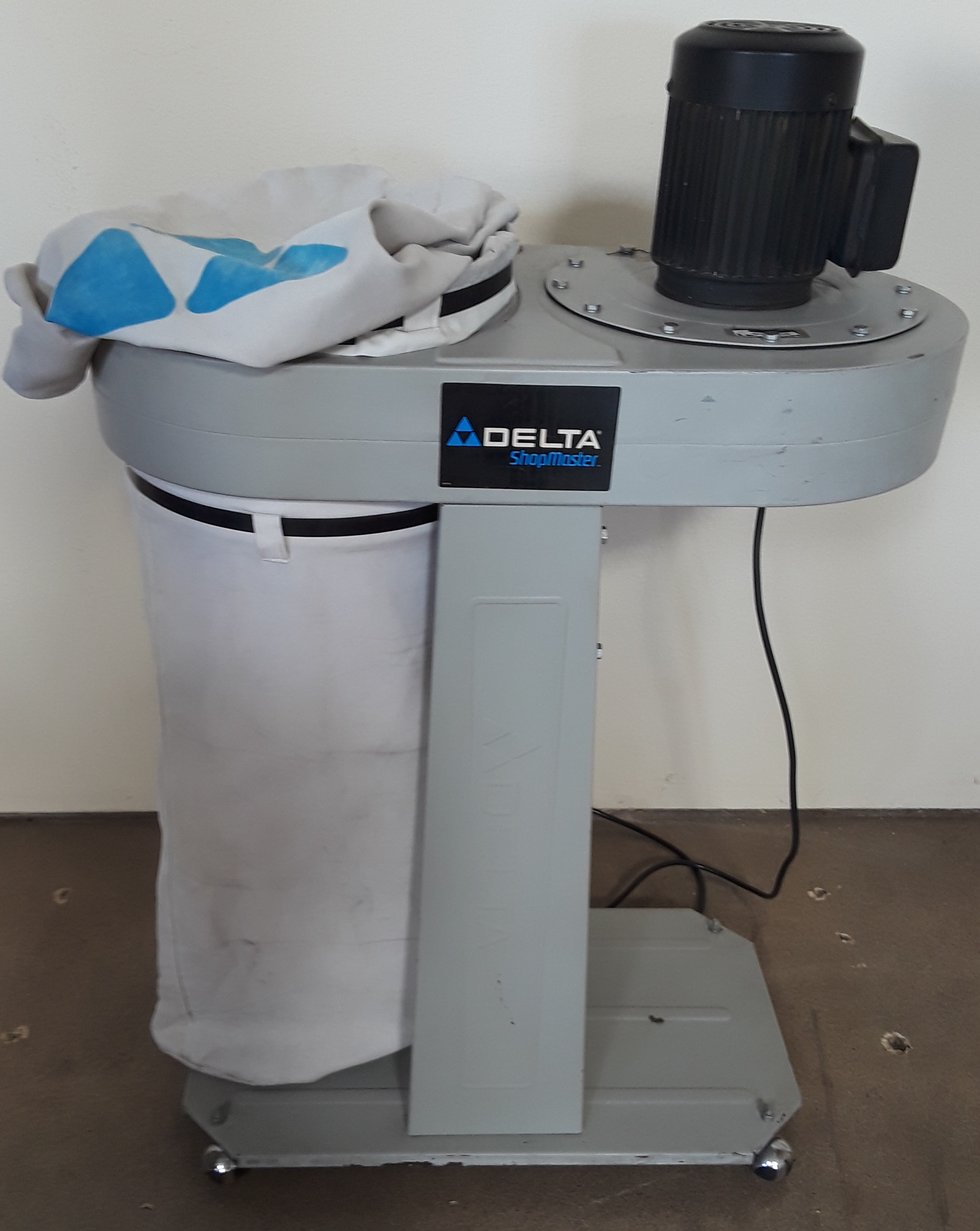 Delta Shop Master Dust Collector 1 Hp 120/240 volts Model AP400 on wheels