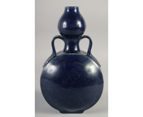 A CHINESE IMPERIAL BLUE TWIN HANDLE MOON FLASK VASE, 27cm high.
