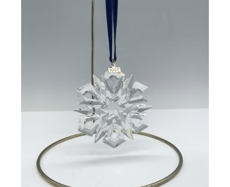 Limited edition crystal ornament with a metal tag reading 1999 as well as 6 kite shaped angles and 6 points that depict a bea