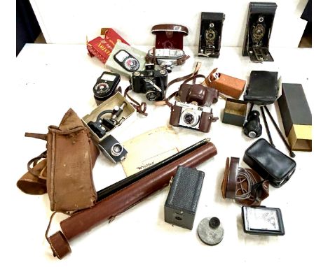 Selection of vintage camera's and equipment to include voighander color skopar, kodak retinette, Ikonia Zeiss camera etc, all