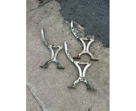 Se of 3 cast iron bench ends
