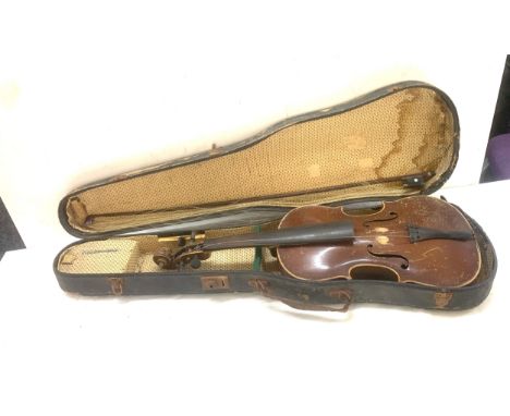 Cased vintage Violin with bow, in need of restringing