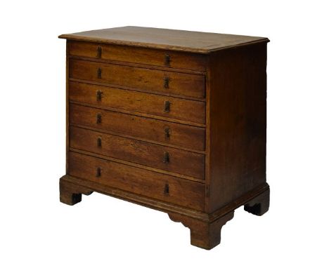 Late 18th/early 19th Century oak chest of drawers of small proportions, the moulded two-piece rectangular top over six gradua