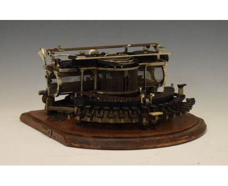 Early 20th Century oak-cased Hammond Patent typewriter, with semi-circular two-tier keyboard in shaped bentwood case with int