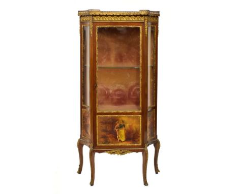 Early 20th Century French 'Vernis Martin'-style vitrine or display cabinet, the shaped marble top with gilt metal three-quart