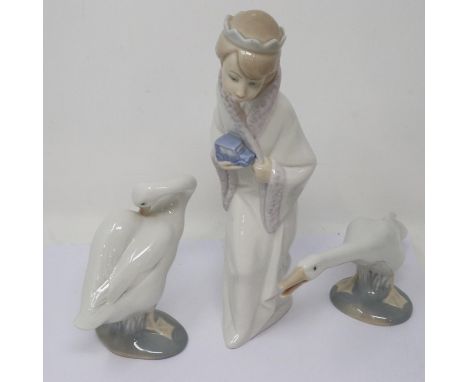 Lladro figurine and two Lladro geese, no cracks or chips, largest H: 20 cm. P&amp;P Group 3 (£25+VAT for the first lot and £5