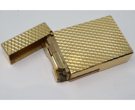 Dupont gold plated pocket lighter with textured finish. P&amp;P Group 1 (£14+VAT for the first lot and £1+VAT for subsequent 