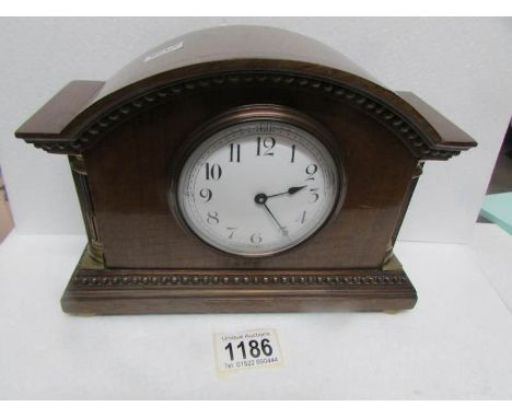 A mantel clock