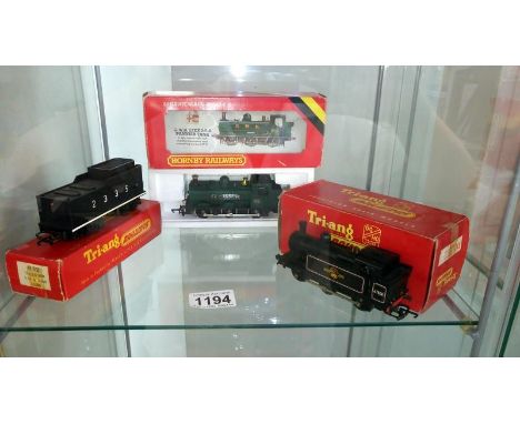 A boxed Triang 00/H0 R.52 3F tank loco, a R32 tender and a Hornby R.041 GWR loco pannier tank