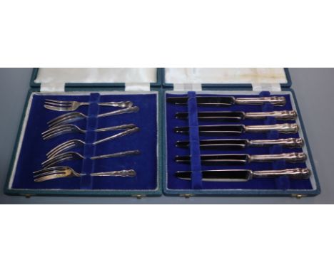 A cased set of six silver handled dessert knives and a cased set of six silver pastry forks.