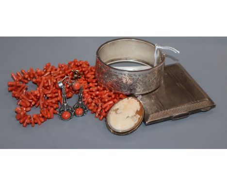 A silver face powder case, a Victorian silver bangle, a cameo, coral necklace, loose coral, and a pair of coral earrings etc.