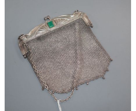 An Edwardian Art Nouveau silver and chrysophase set mesh evening purse, London, 1903.