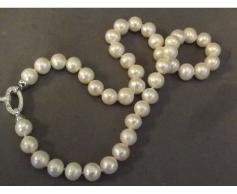 A pearl necklace with a stone clasp, 18'' long