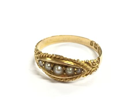 An Antique 18 carat gold natural pearl set ring.
(R10)