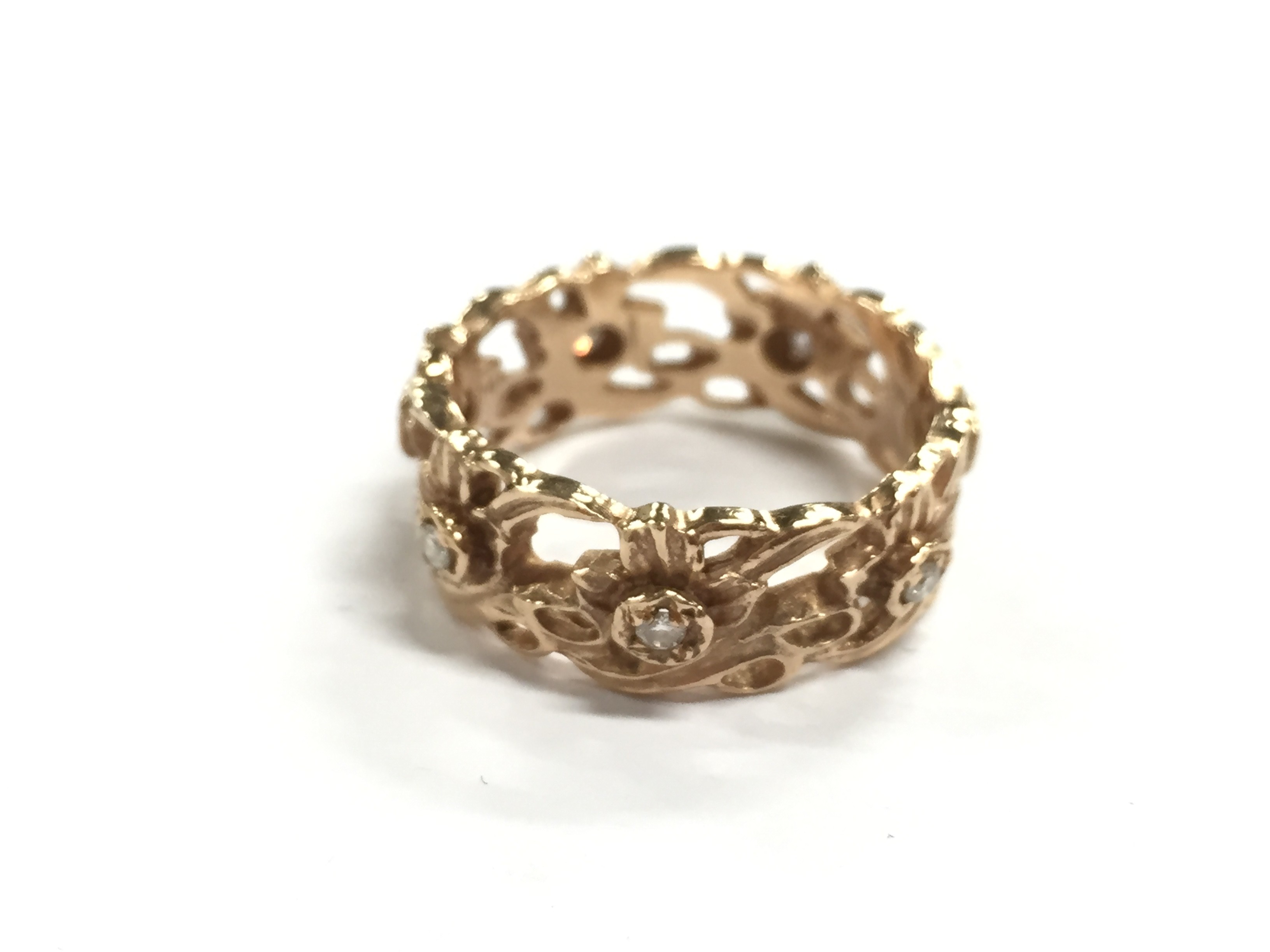 a-14-carat-welsh-gold-eternity-ring-designed-by-stuart-devlin-a-circle