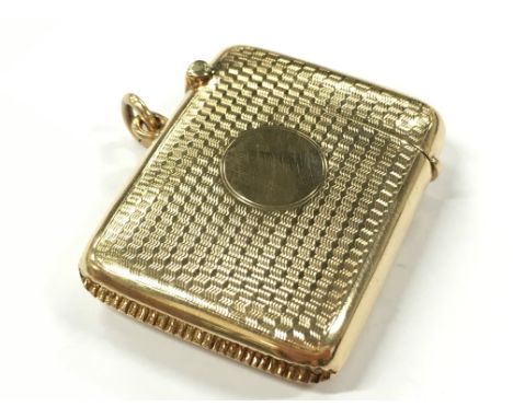 A 9 carat gold engine turned Vesta case (23.4 grams).