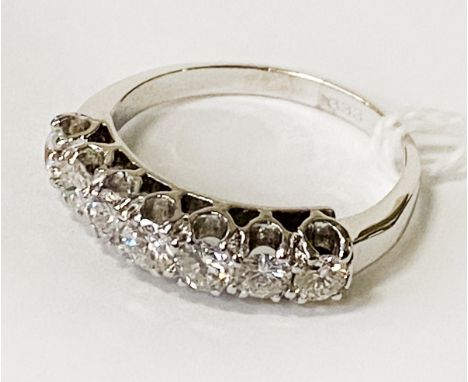 8CT GOLD SEVEN STONE DIAMOND RING SIZE P