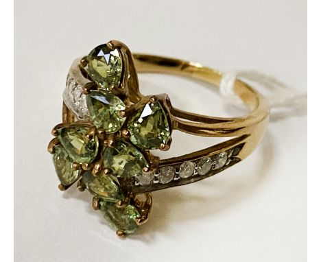 9CT GOLD DIAMOND &amp; PERIDOT CLUSTER RING SIZE O