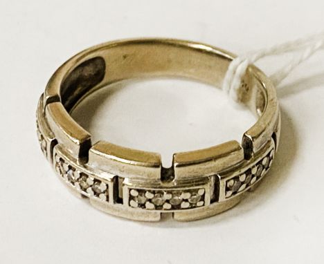 9CT GOLD DIAMOND DESIGNER RING SIZE V 