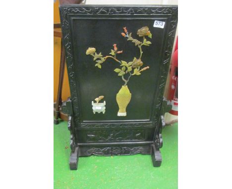 A Chinese jade and lacquer tablescreen