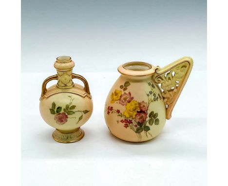 Small peach and light yellow elegant vases with floral motif, gilt rim and base. Royal Worcester backstamp. The larger is 3.7