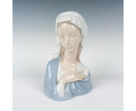 Glossy finish; head bust of Virgin Mary. Lladro backstamp. This item has its original box. Box measures: 7.75"L x 12.75"W x 6