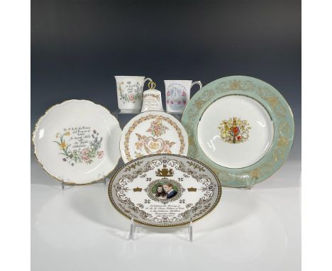 Four porcelain plates commemorating the birth of the sons of Princess Diana, Princes William and Harry; gold rims and accents