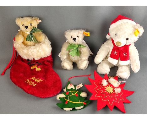 Steiff Konvolut "Weihnachten", 5-teilig, Teddybär mit Weihnachtsstrumpf, limitierte Auflage von 5000, 2004, Länge ca. 15 cm, 