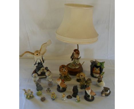 Assorted owl figurines & lamp