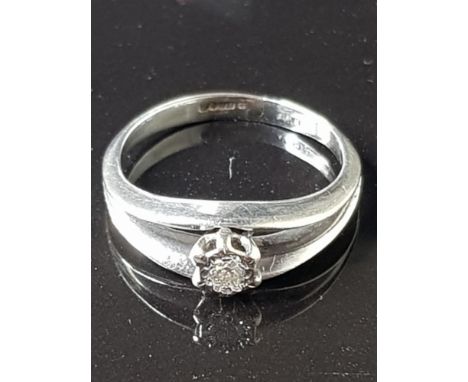 9CT WHITE GOLD DIAMOND SOLITAIRE RING 2.7G SIZE M