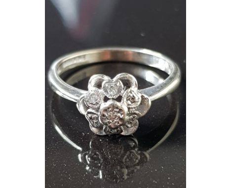 9CT WHITE GOLD DIAMOND CLUSTER RING 2.4G SIZE M