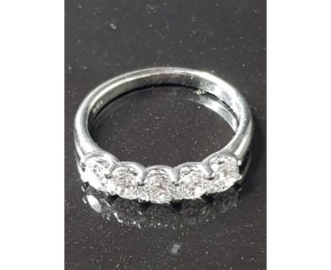 18CT WHITE GOLD 5 STONE DIAMOND RING APPROXIMATELY 1CTS COLOUR G CLARITY VS SIZE M1/2