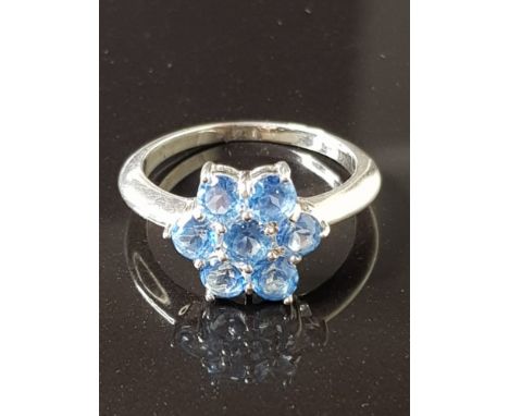 SILVER AND TOPAZ CLUSTER RING 3.8G SIZE S