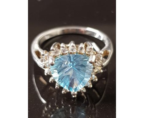 BLUE AND WHITE CZ AND SILVER CLUSTER RING 4.2G SIZE S